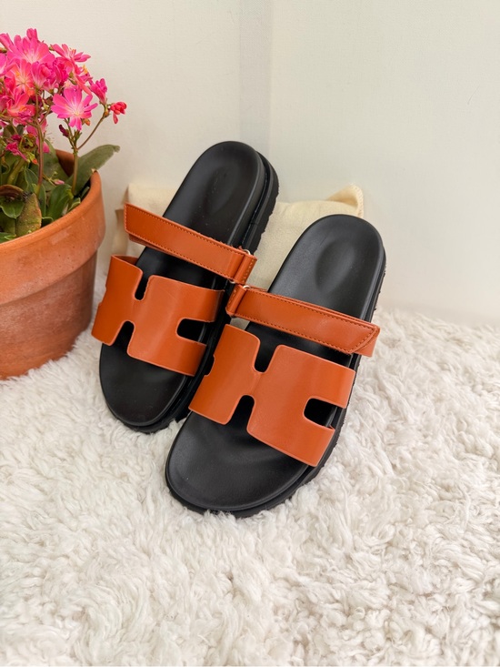 Shoes - Classic Women’s Slide Sandals in Cognac Brown